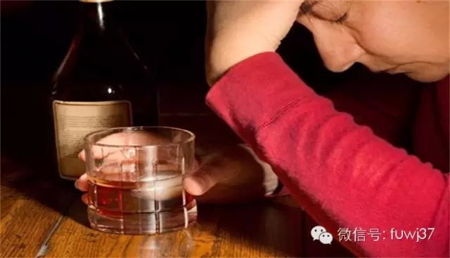 經(jīng)常喝酒可以使用文山三七粉來應(yīng)對